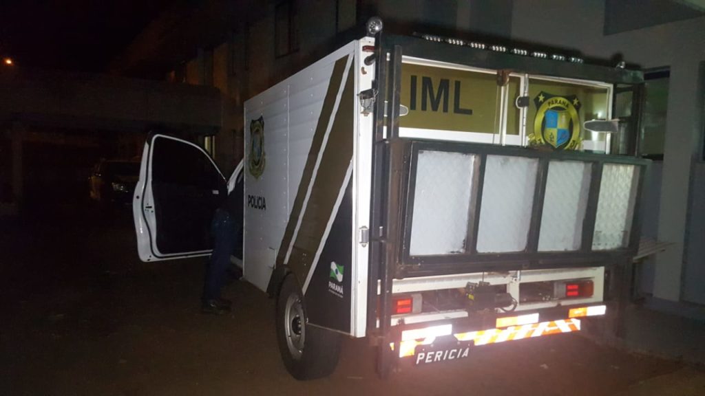 Corpo de assassinado em bar de Corbélia é levado ao IML de Cascavel