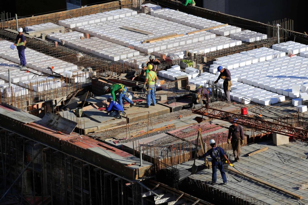 Falta de trabalhador qualificado afeta metade das indústrias no país