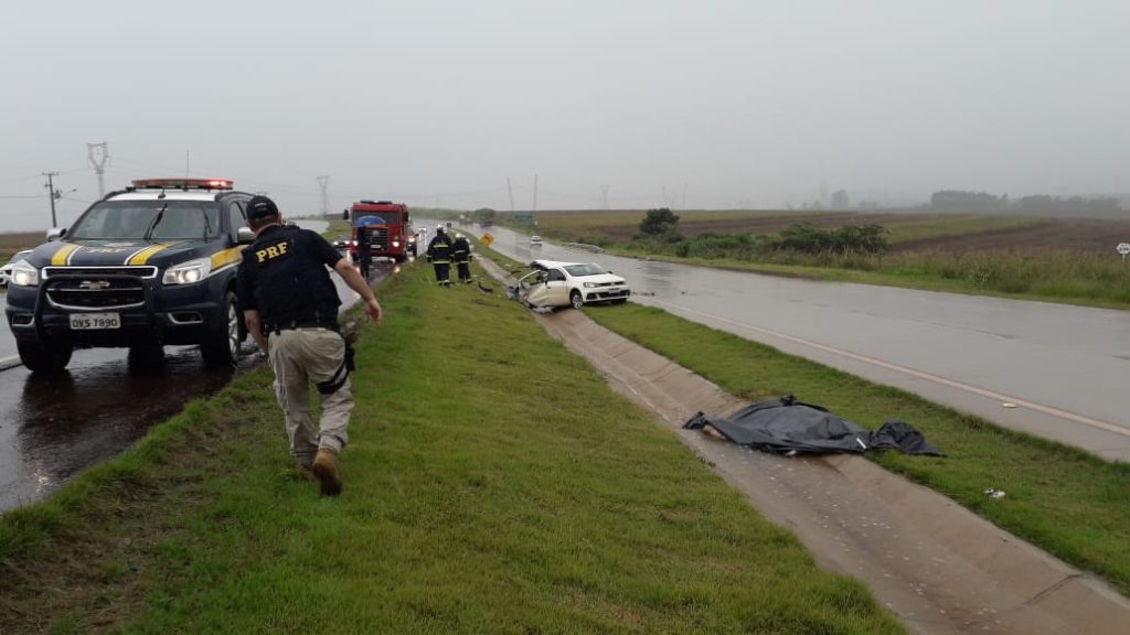 Motorista morre ao ser ejetado em grave acidente na BR-163