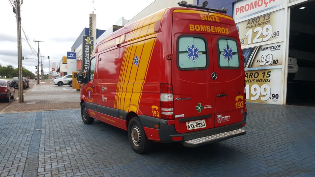 Vítima de queda é socorrida na Avenida Brasil, no Pacaembu