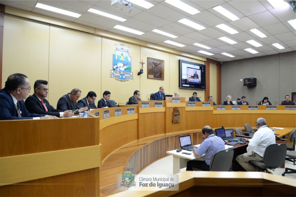 Foz do Iguaçu: Câmara oficializa pedido de providências ao prefeito por descumprimento sobre ar-condicionado nos ônibus