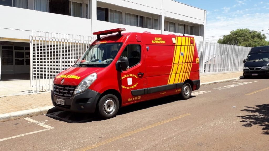 Criança cai em escola e é socorrida pelo Siate, no Bairro Esmeralda