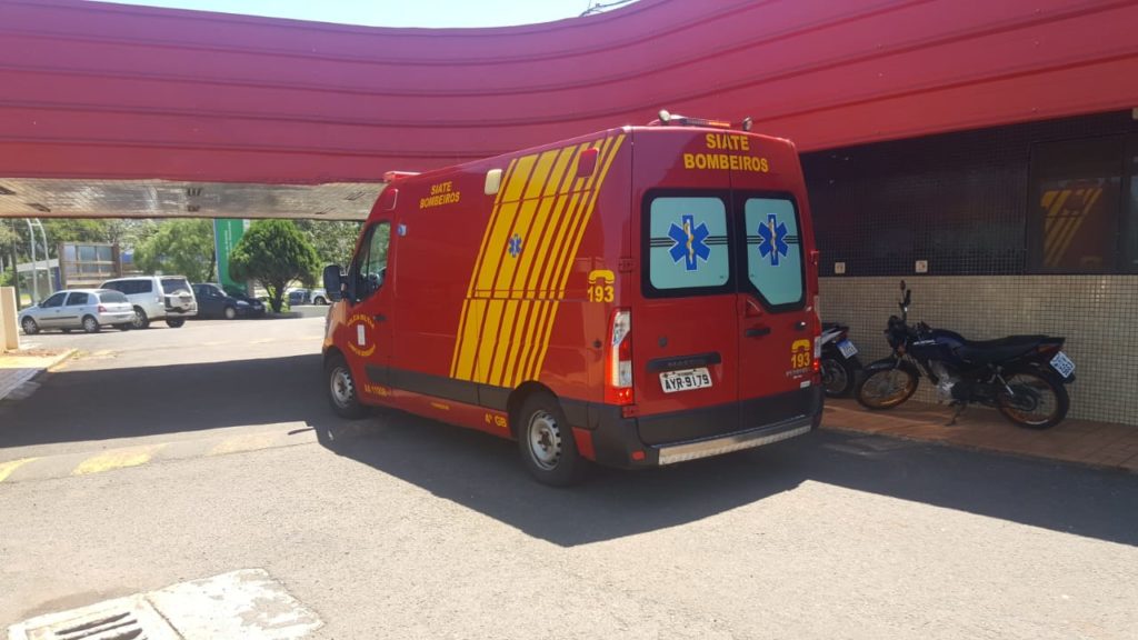 Mulher fere o lábio ao sofrer queda na Avenida Assunção