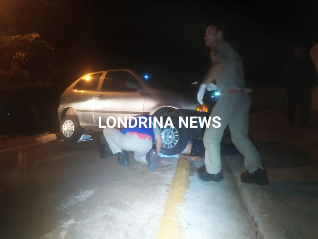 Homem é atropelado pelo próprio carro e sofre queimaduras após ficar preso embaixo de veículo