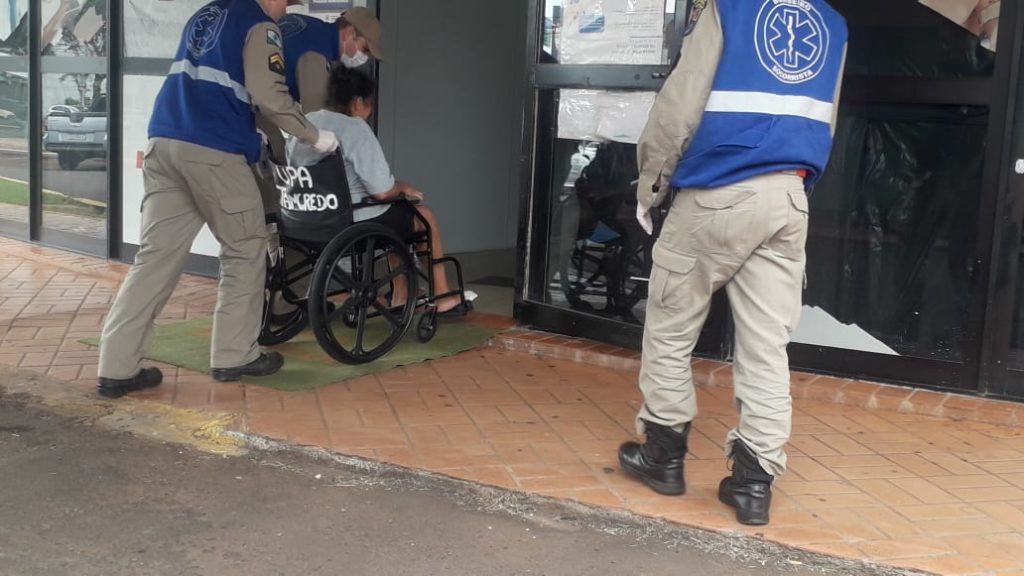 Mulher tem mal estar e sofre queda no Bairro Alto Alegre