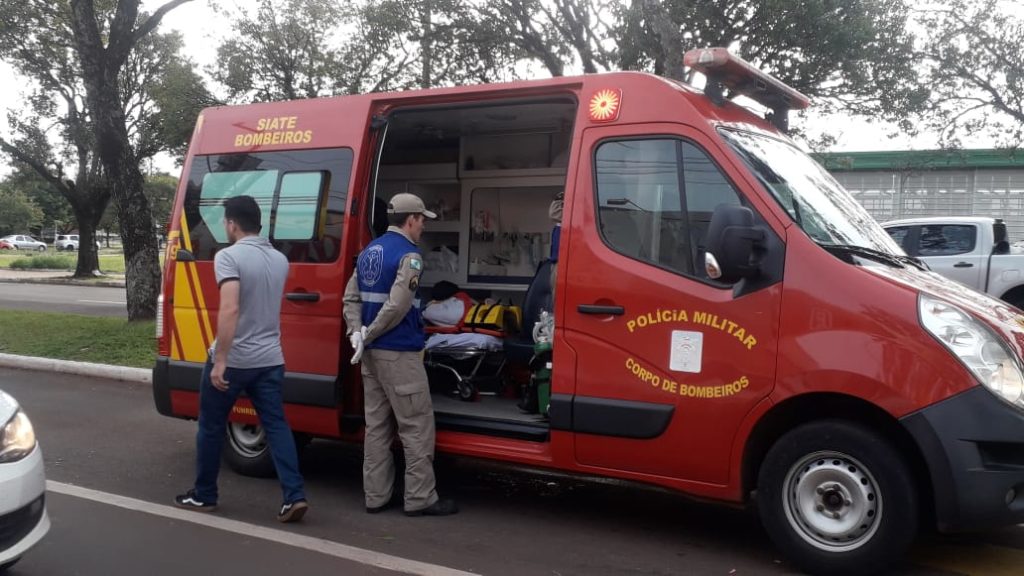 Ciclista fica ferida após ser atingida por moto na Avenida Assunção