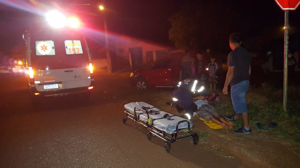 Homem que estava deitado no meio da rua é atendido pelo Samu no Bairro Interlagos