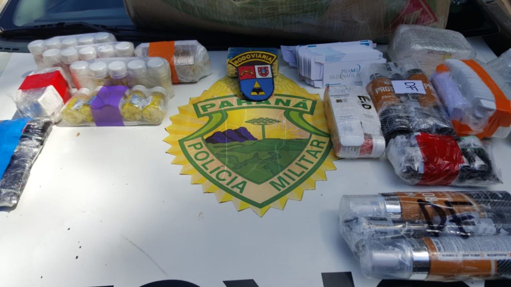 PRE faz apreensão de anabolizantes, medicamentos e estimulantes sexuais na PR-180, em Rio do Salto