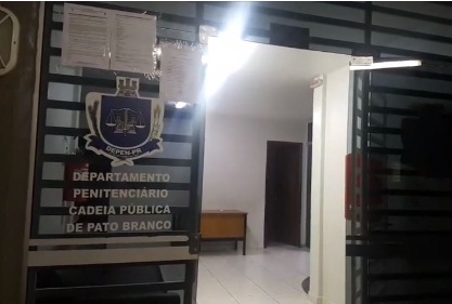 Homem preso por estupro de vulnerável é encontrado morto na cadeia de Pato Branco Imagem referente a Homem preso por estupro de vulnerável é encontrado morto na cadeia de Pato Branco