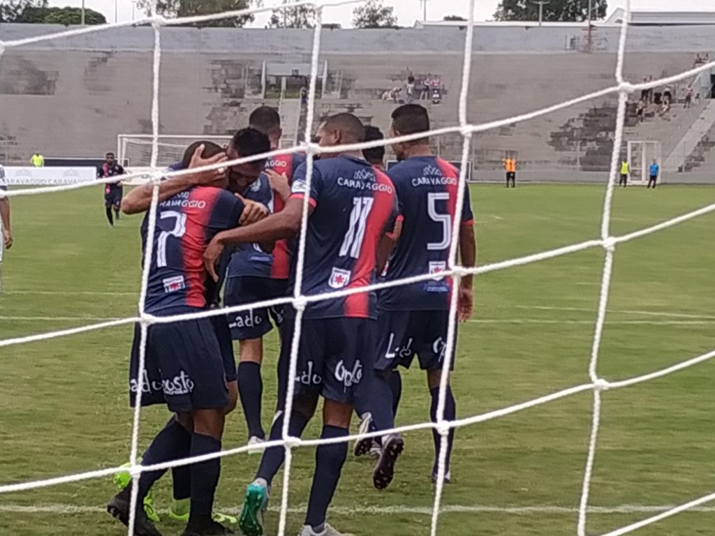 Valente, Cascavel CR derrota o Coritiba, deixa a ‘zona da degola’ e já mira a classificação
