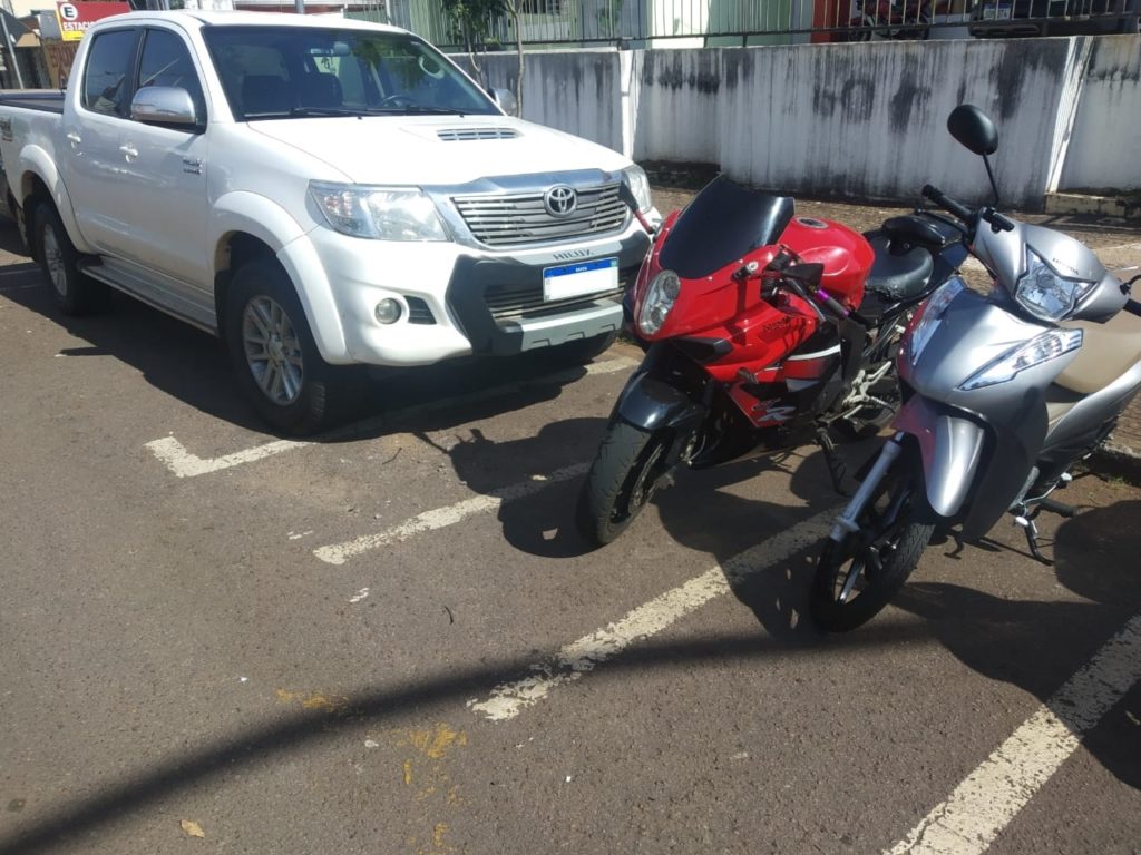 Internauta reclama de caminhonete prejudicando vaga de motos, no Centro