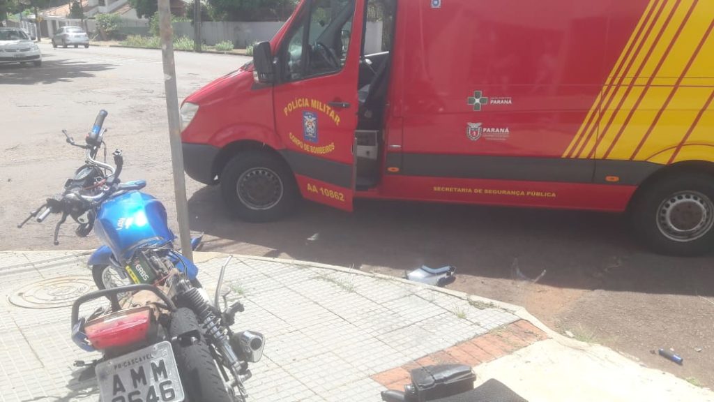 Jovem de 21 anos fica ferido em colisão no Centro