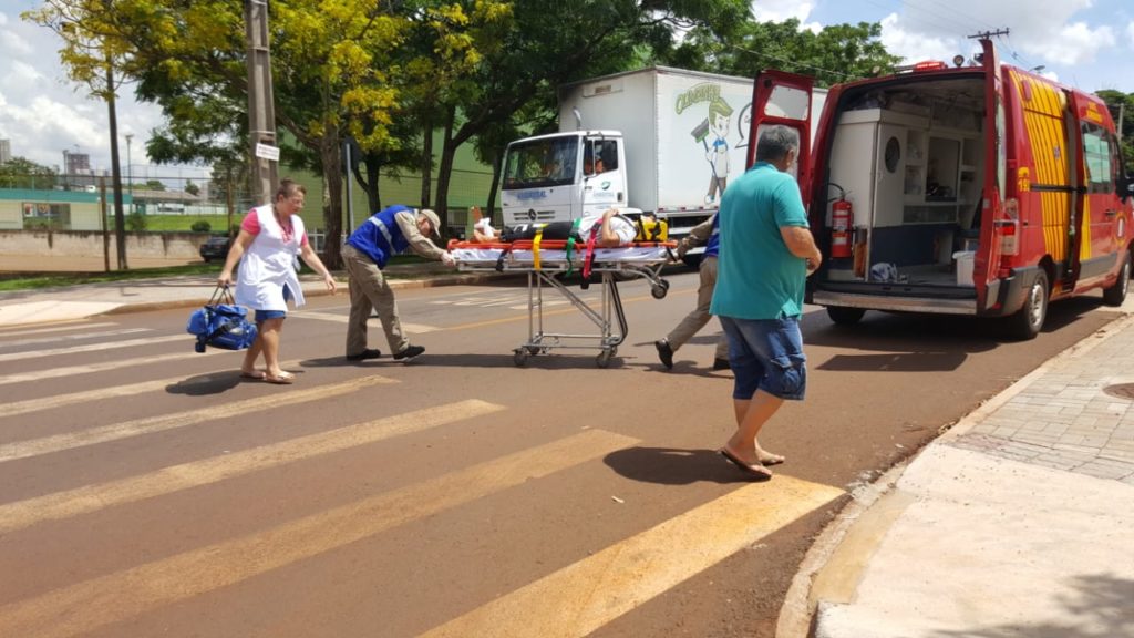 Motociclista tem suspeita de fratura em acidente na Av. Guaíra