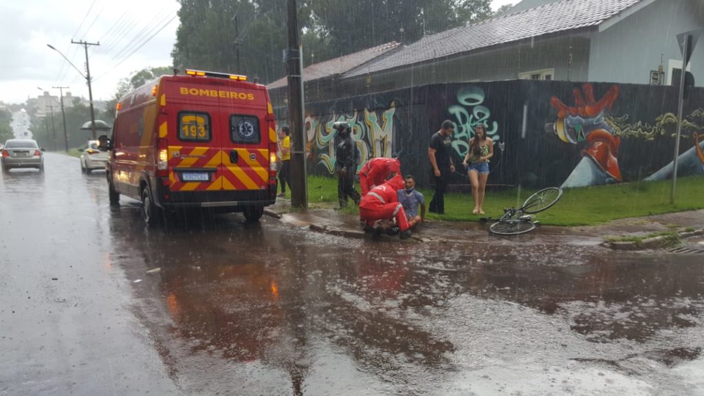Siate atende ciclista ferido em colisão de trânsito no Bairro Country