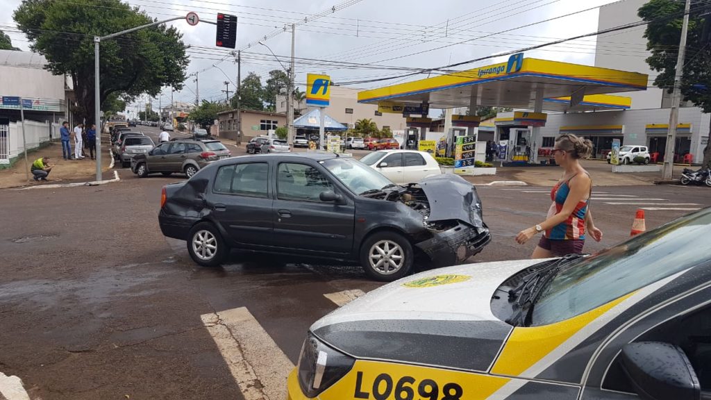 Mulheres ficam feridas em forte colisão no Centro