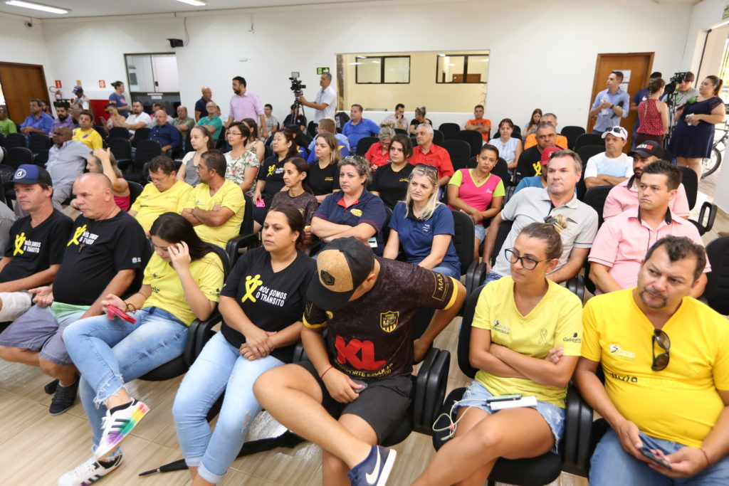 Projeto que regulamenta transporte por aplicativos é aprovado