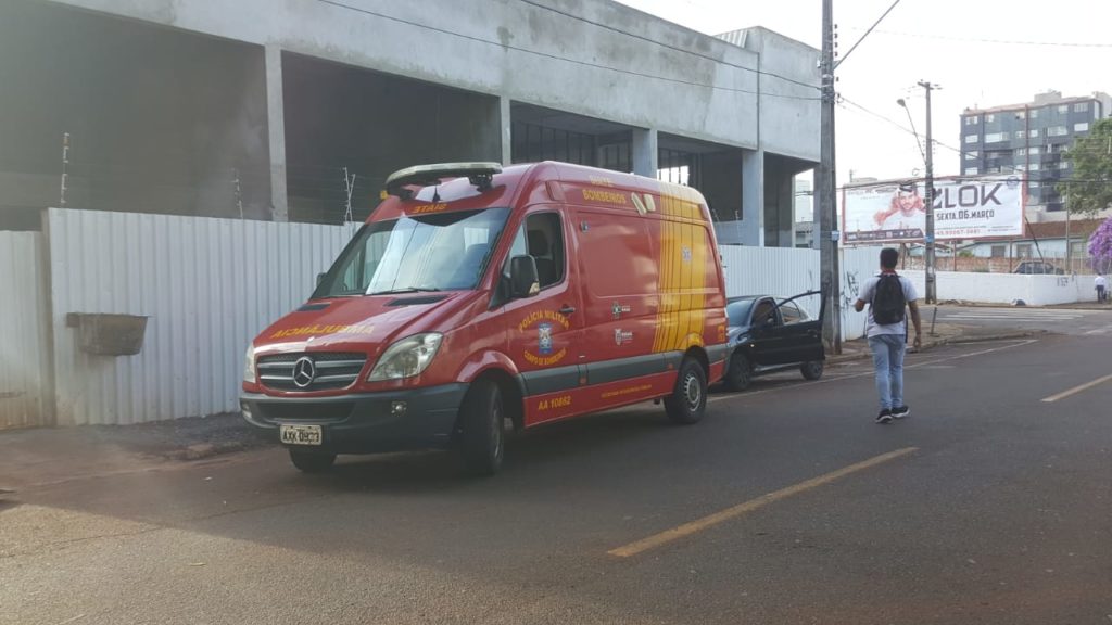 Jovem é atendida pelo Siate após ser atropelada no centro de Cascavel