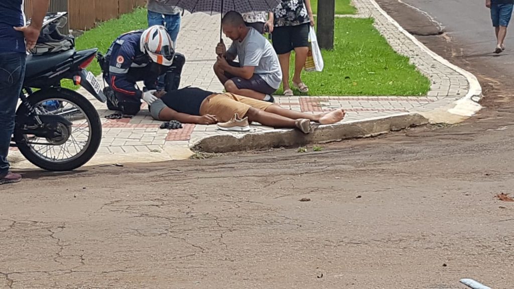 Carro e moto colidem na Região do Lago