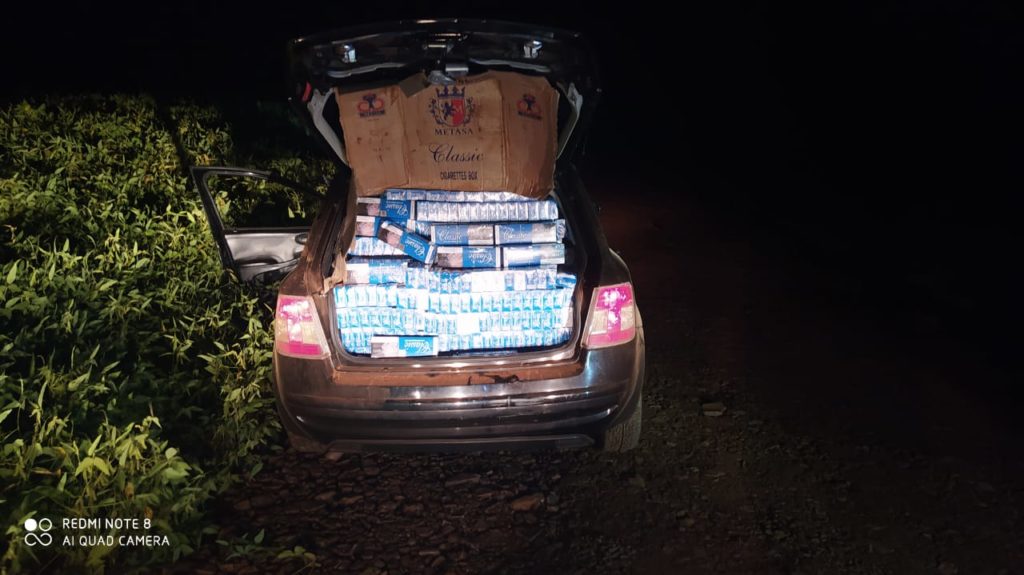 PRE apreende veículo carregado com cigarros contrabandeados PRE apreende veículo carregado com cigarros contrabandeados