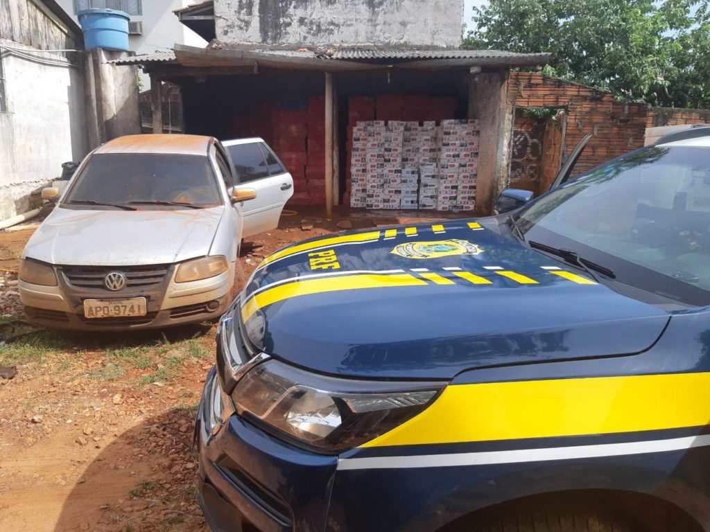 PRF estoura depósito de cigarros e apreende três carros em Terra Roxa PRF estoura depósito de cigarros e apreende três carros em Terra Roxa