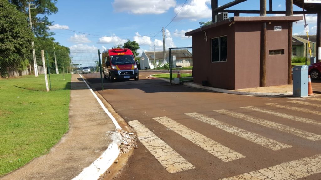 Mulher é socorrida após sofrer lesão no punho