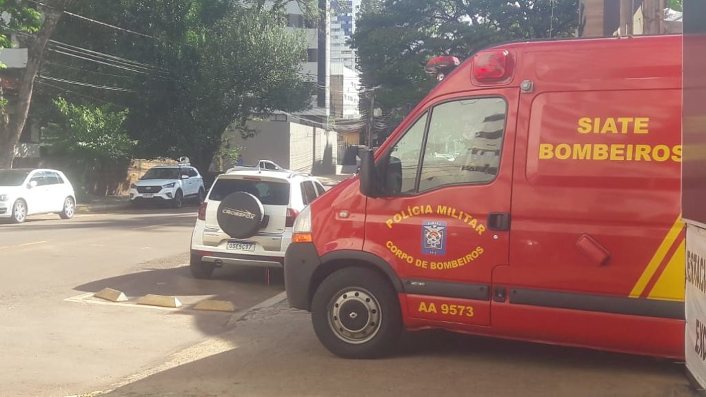 Jovem é socorrida após sofrer queda em restaurante no Centro