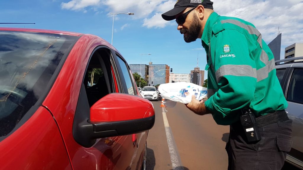 Álcool e direção: ação educativa é realizada na Av. Brasil