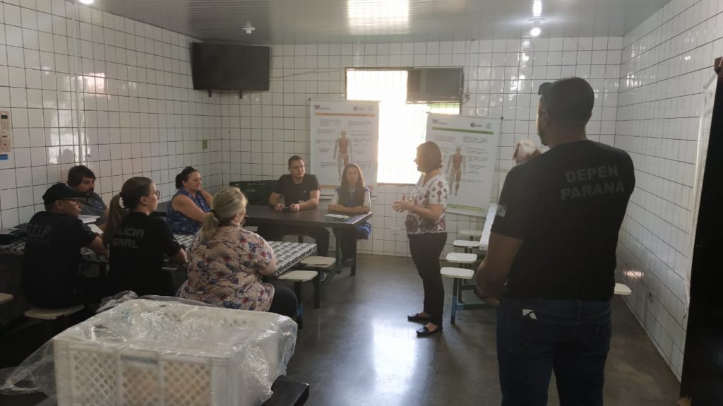Combate ao álcool e drogas são temas de conversa com servidores do Depen