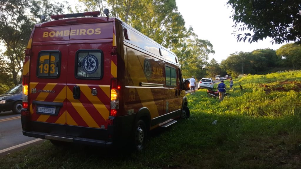 Motociclista se fere em batida contra a traseira de carro na PR-180, na região de Rio do Salto