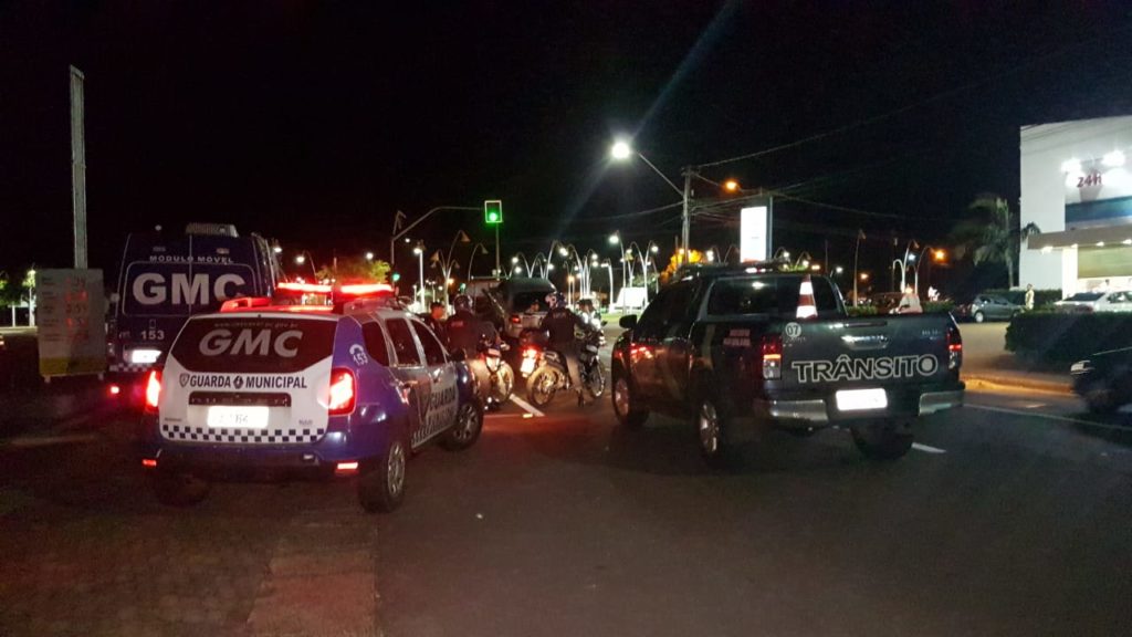 Blitz na Rua Paraná: 73 autuações foram emitidas na madrugada