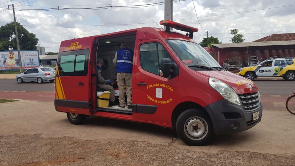 Ciclista fica ferido em colisão com carro na Av. Tito Muffato