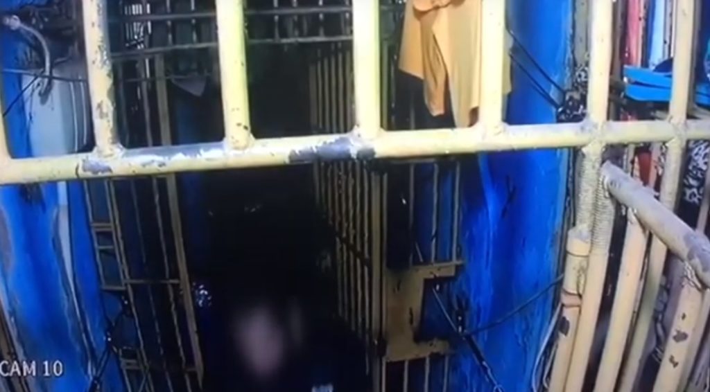 Matelândia: Vídeo mostra agente penitenciário recebendo “estocada” na cadeia pública