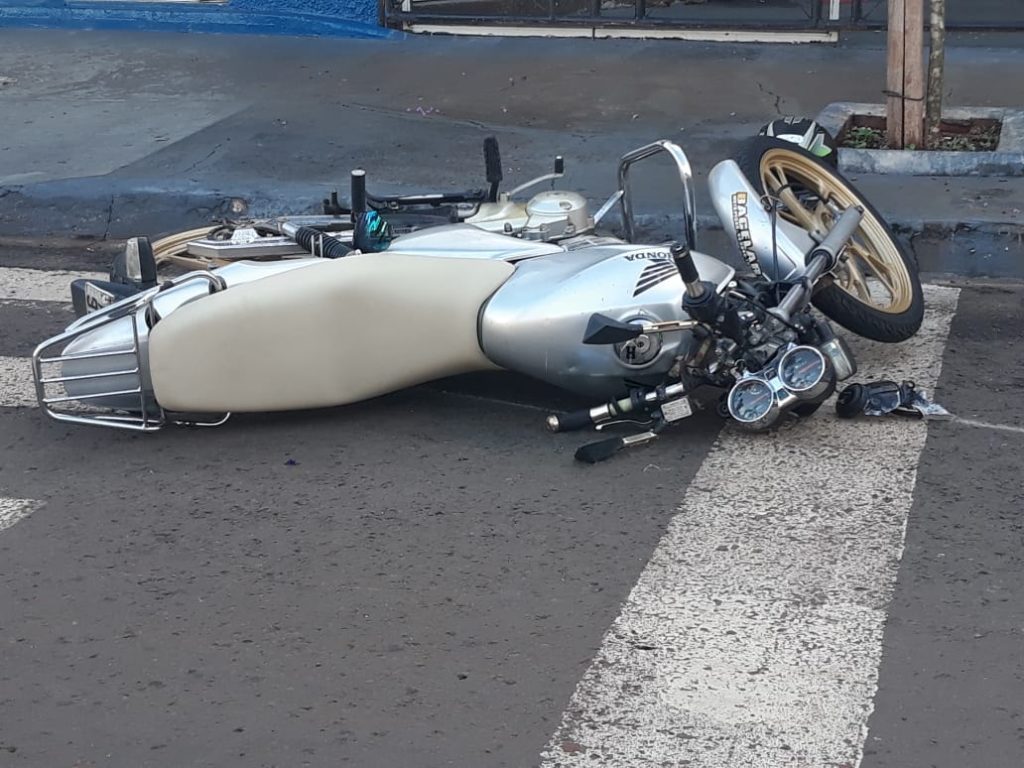 Colisão entre moto e bicicleta deixa dois feridos em Rolândia; o ciclista, de 70 anos, ficou em estado grave