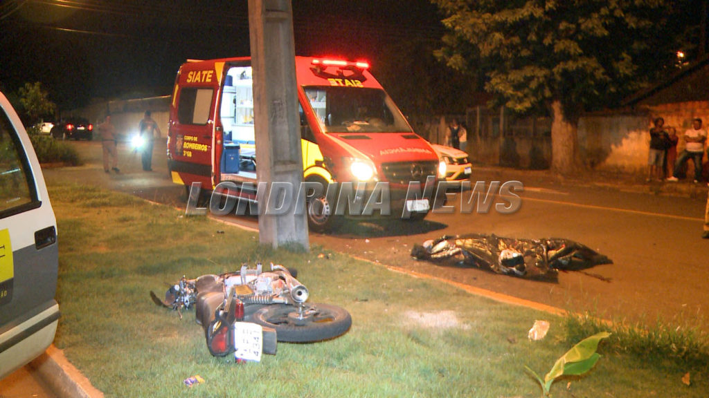 Motociclista morre após colidir em caminhonete e em poste em Londrina