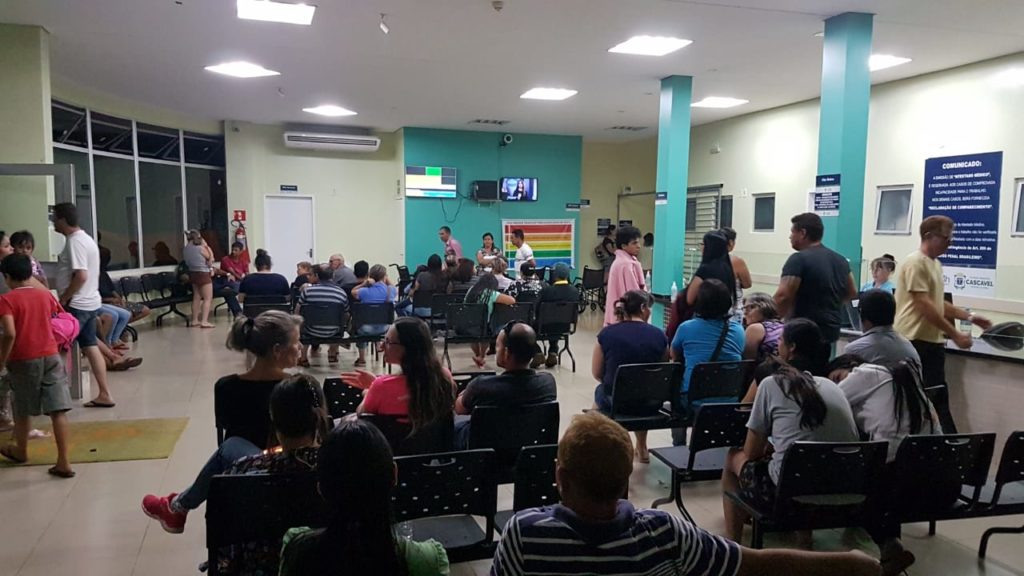 Pacientes reclamam de demora de atendimento na Upa Veneza Pacientes reclamam de demora de atendimento na Upa Veneza