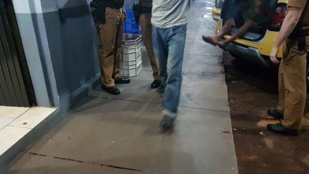 Dois são presos pela PM no Bairro Morumbi Dois são presos pela PM no Bairro Morumbi
