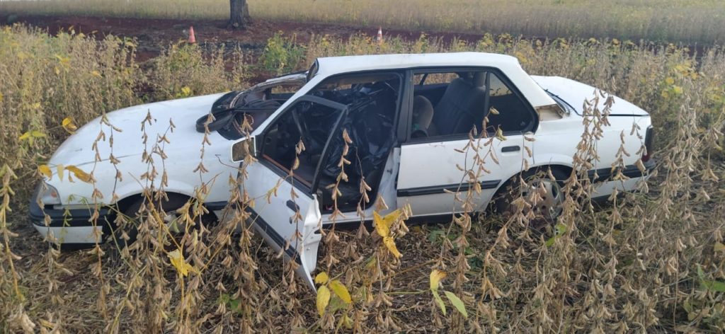 Passageiro de veículo Monza em capotamento na PR-090, entre Sertanópolis e Bela Vista do Paraíso