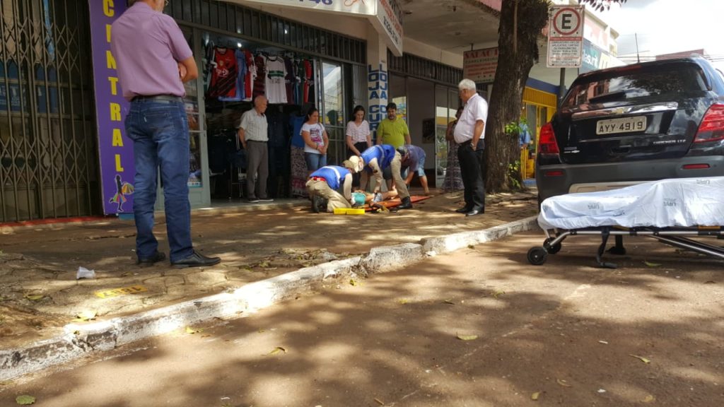 Menina de 13 anos é socorrida pelo Corpo de Bombeiros no Centro