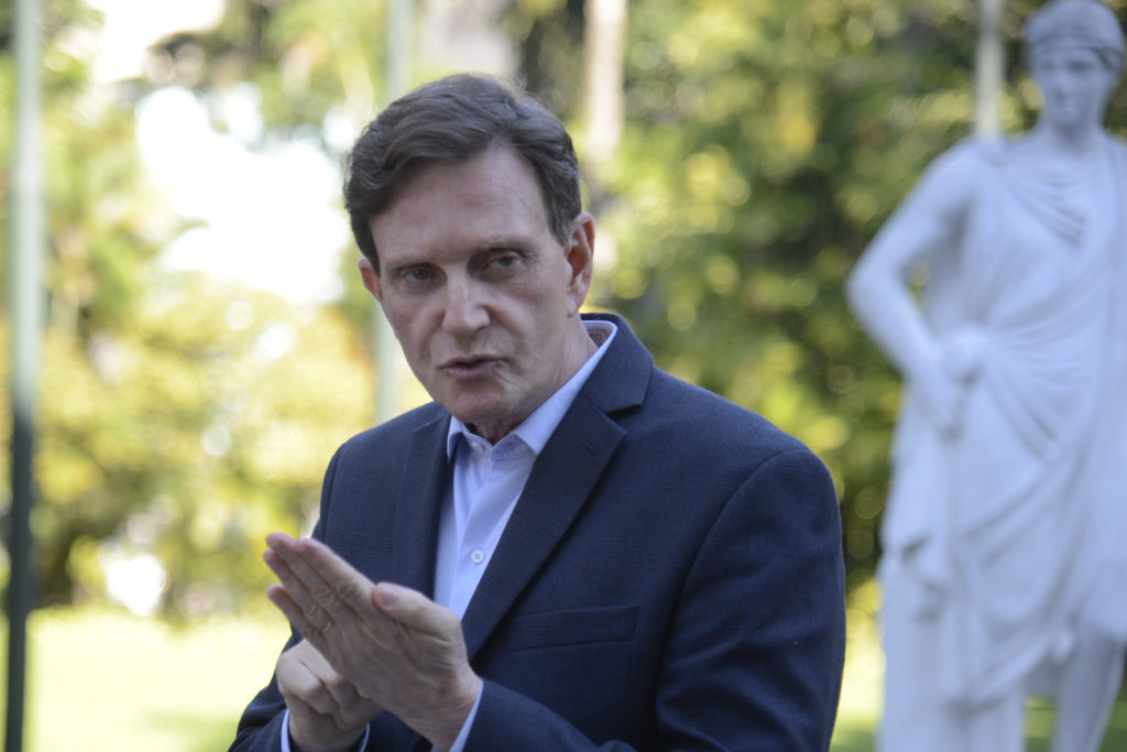 TRE torna Crivella inelegível até 2026 por abuso de poder político