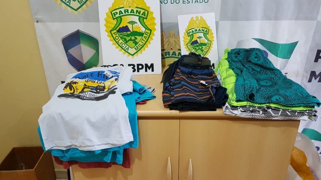 Jovem é detido pela PM ao tentar furtar roupas em loja no Centro