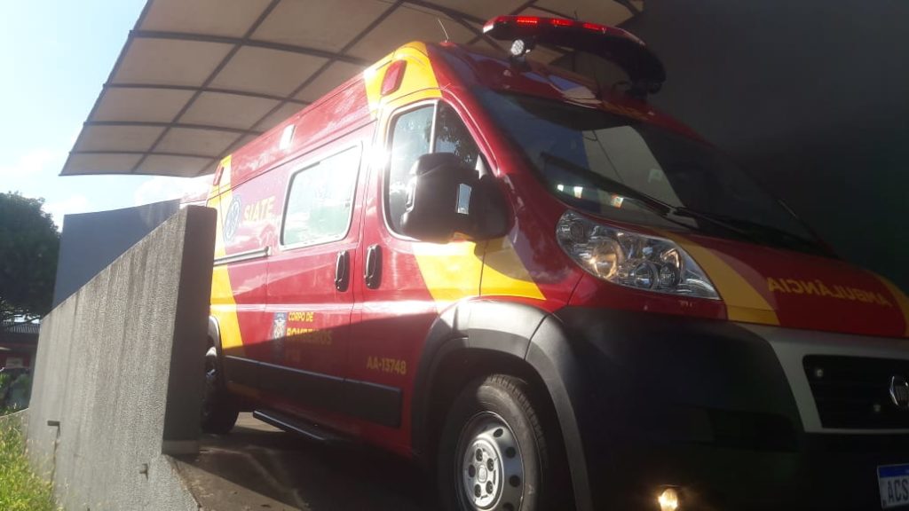 Mulher sofre queda de plano elevado e é socorrida pelo Siate no Loteamento Barcelona