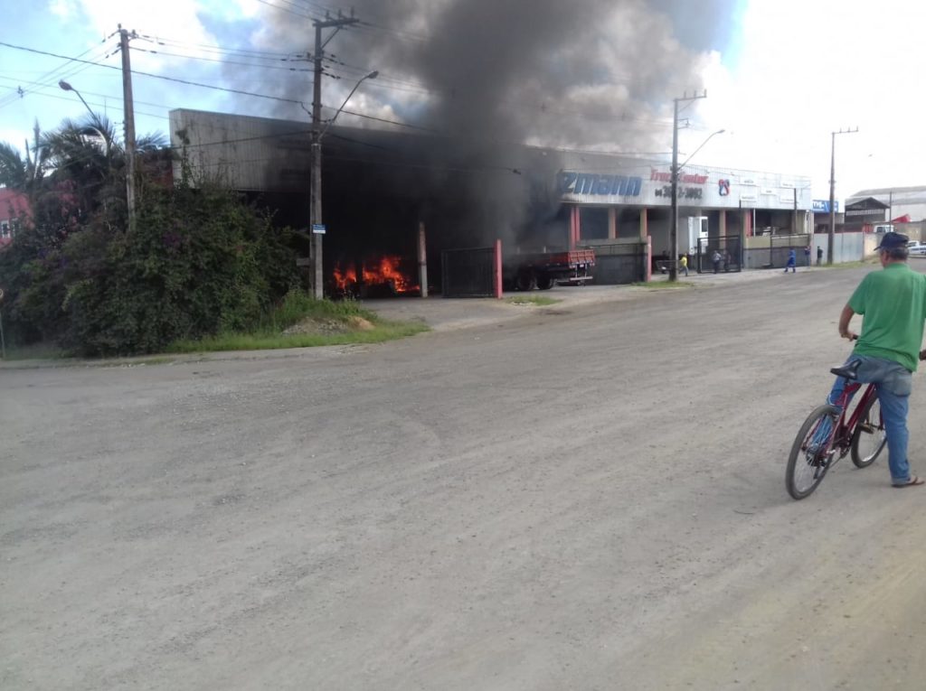 Explosão durante solda em tanque de combustível de caminhão mata trabalhador em Lapa