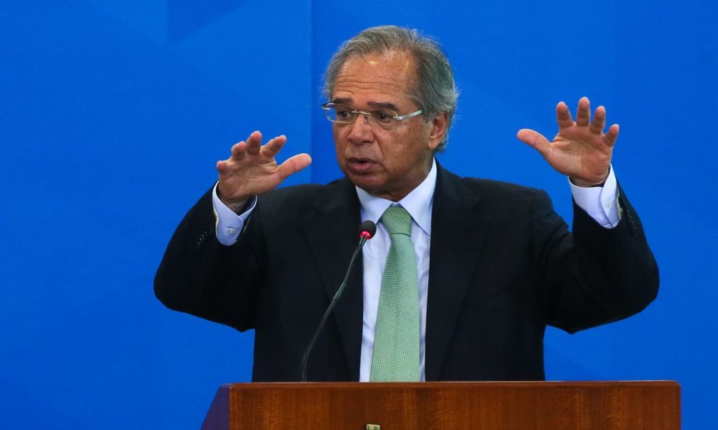 Brasil está oficialmente saindo da recessão, afirma ministro