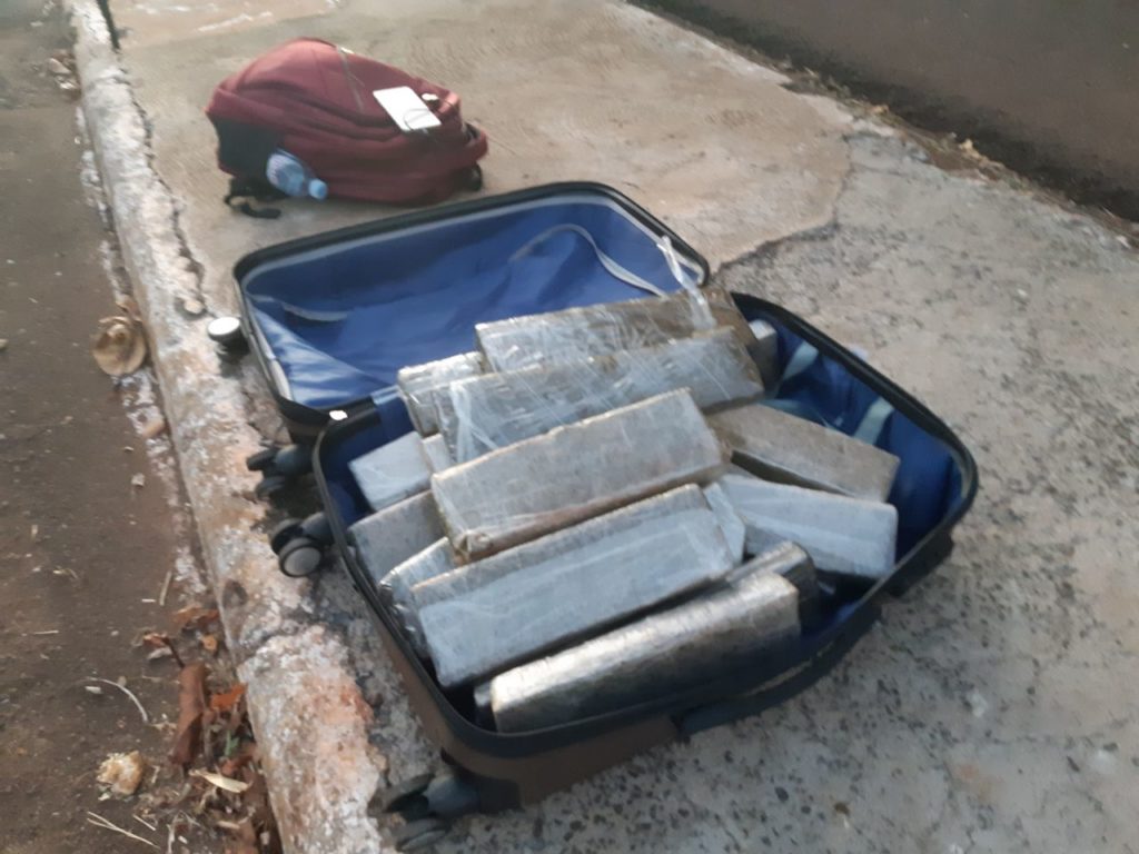 Passageiro de ônibus é detido pela PRF com 16 kg de maconha em Santa Terezinha de Itaipu