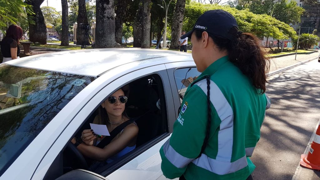 Cettrans realiza ação voltada ao Dia Internacional da Mulher Cettrans realiza ação voltada ao Dia Internacional da Mulher