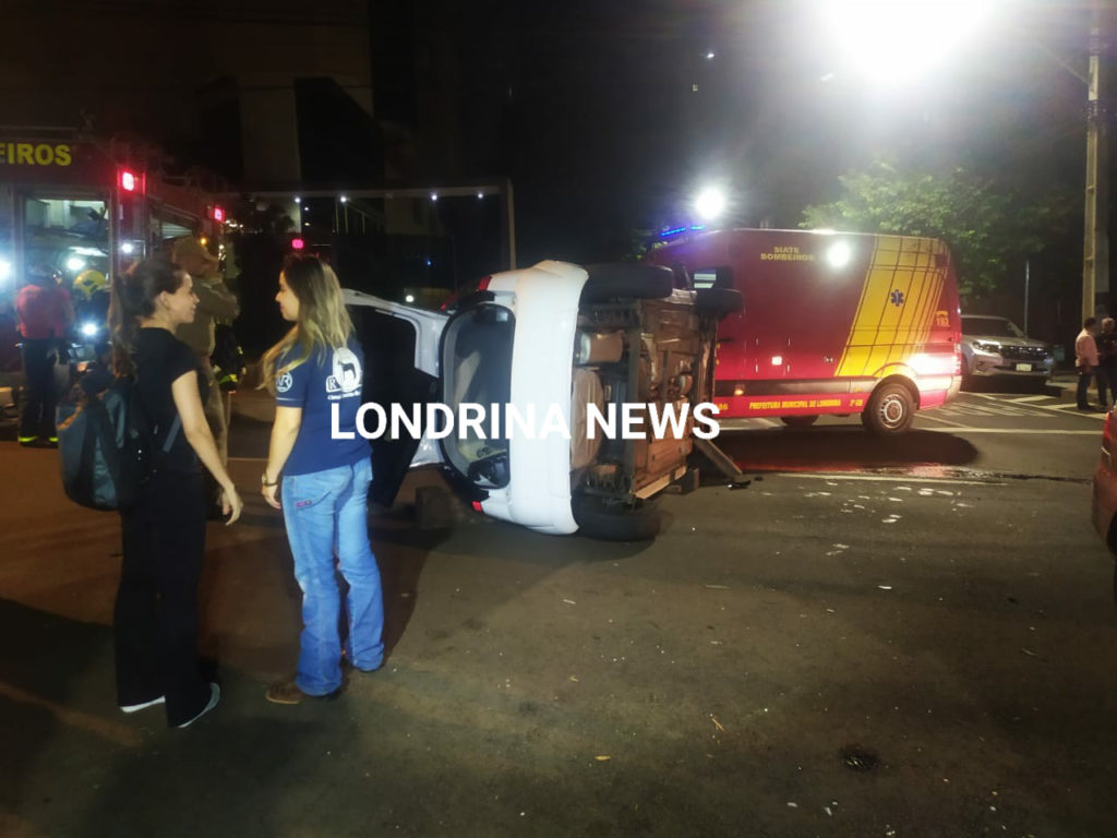 Colisão seguida de tombamento é registrada no Centro de Londrina