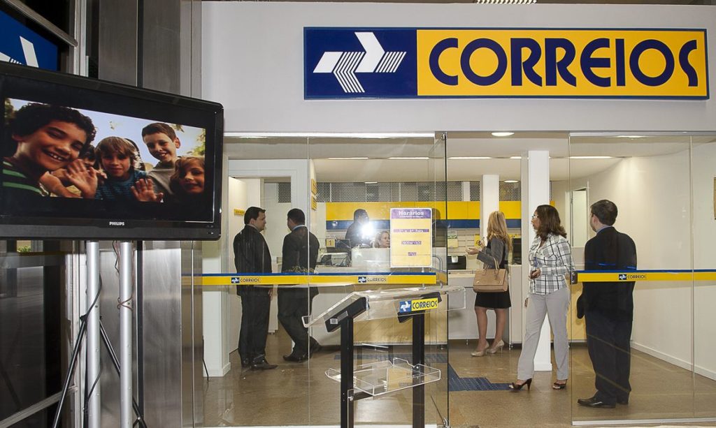 Por unanimidade, funcionários dos Correios aderem à greve em todo o Paraná