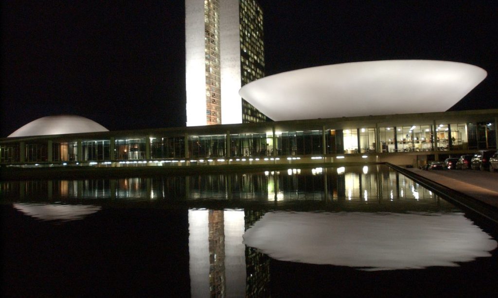 Congresso receberá iluminação verde para lembrar o Dia da Homeopatia