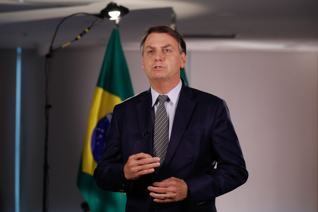 Bolsonaro entrega títulos de propriedade rural em Mato Grosso