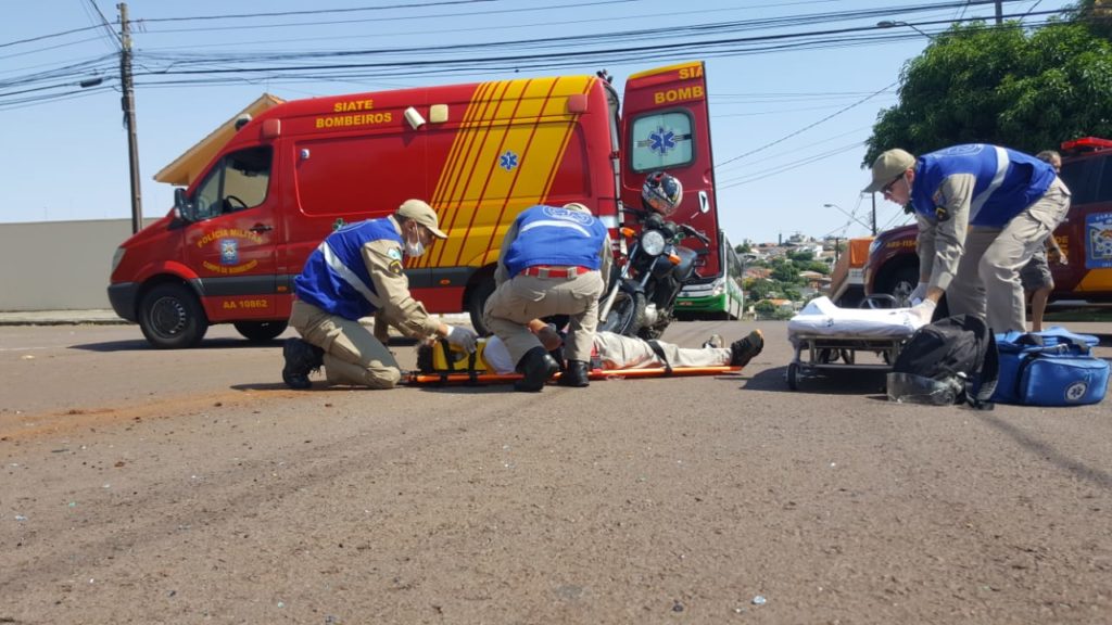 Motociclista fica ferido após colisão com ônibus na Rua Souza Naves Motociclista fica ferido após colisão com ônibus na Rua Souza Naves
